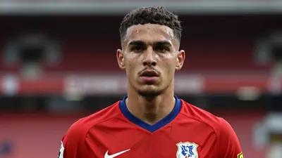 Chelsea Eye Crystal Palace's Daniel Muñoz in Summer Transfer