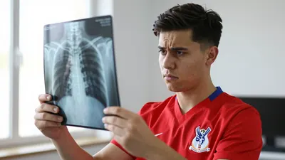 Crystal Palace's transfer for Joel Ordonez is complicated by a foot injury, causing Aston Villa to pull out of the deal...