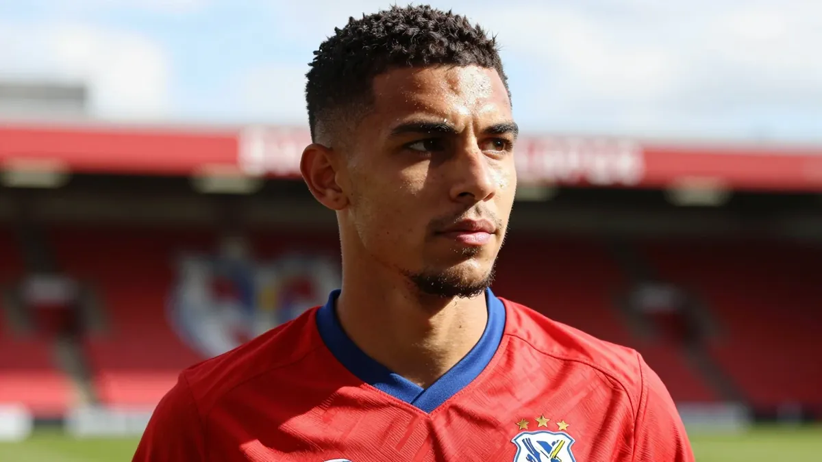 Crystal Palace wing-back Daniel Munoz is reportedly close to joining Nottingham Forest, with a full agreement being finalised