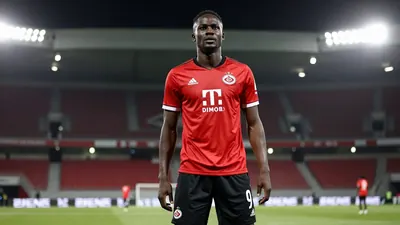 Crystal Palace: Nigerian striker Terem Moffi has signed for German Bundesliga side Hamburger SV, moving from OGC Nice